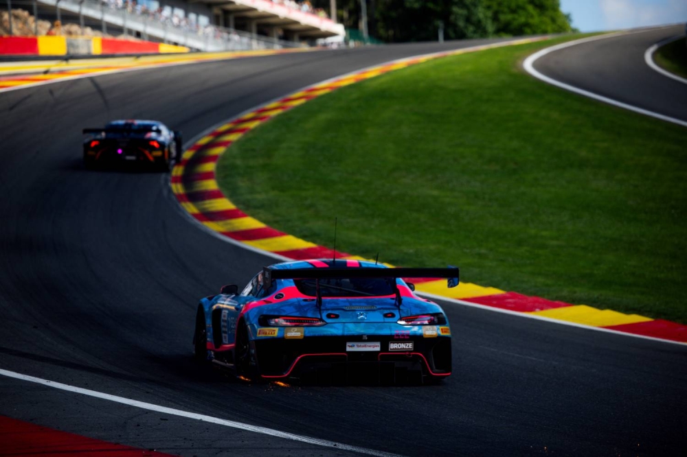 عيسى بن عبدالله آل خليفة: "نطمح لترسيخ اسم البحرين في رياضة السيارات العالمية"