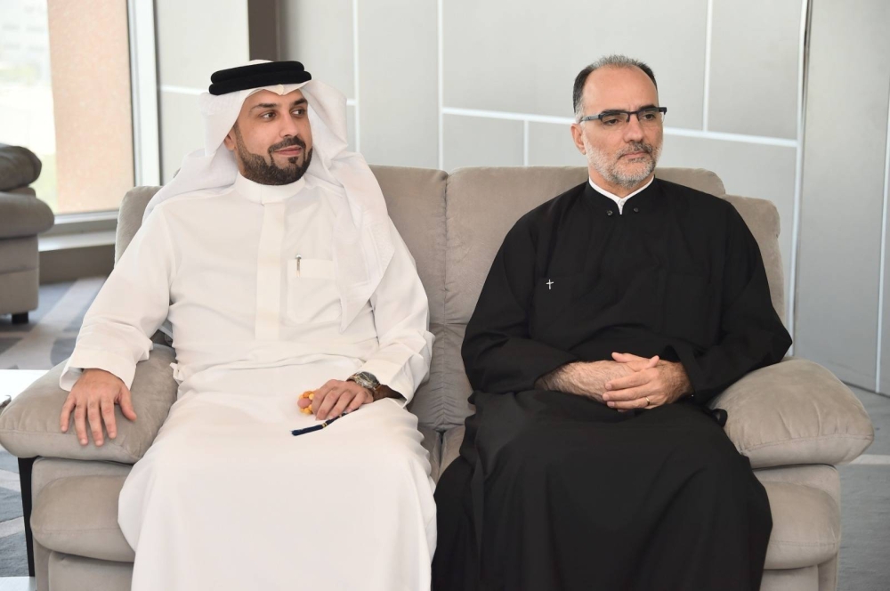 رئيس تحرير &laquo;الوطن&raquo; يستقبل وفد جمعية البحرين للتسامح وتعايش الأديان