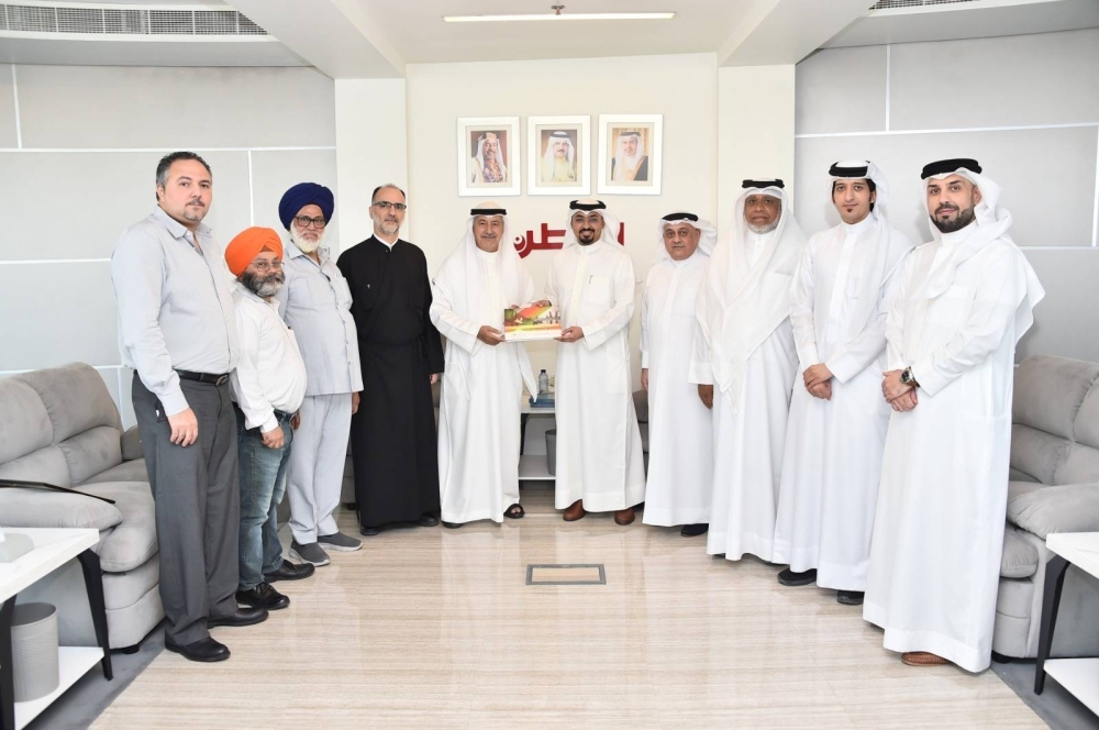 رئيس تحرير &laquo;الوطن&raquo; يستقبل وفد جمعية البحرين للتسامح وتعايش الأديان