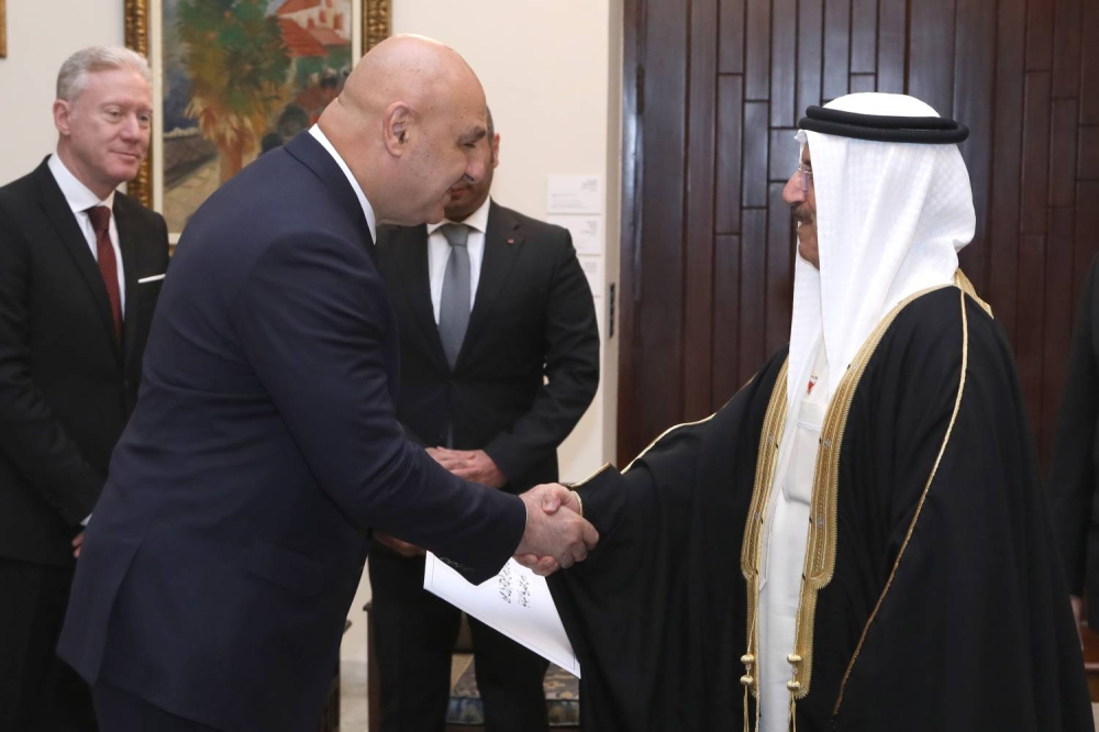 الرئيس اللبناني يتسلّم أوراق اعتماد سفير البحرين