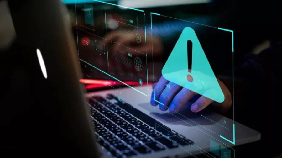 هل أنت مراقب؟.. خطوات عملية لفحص وجود برامج تجسس في هاتفك