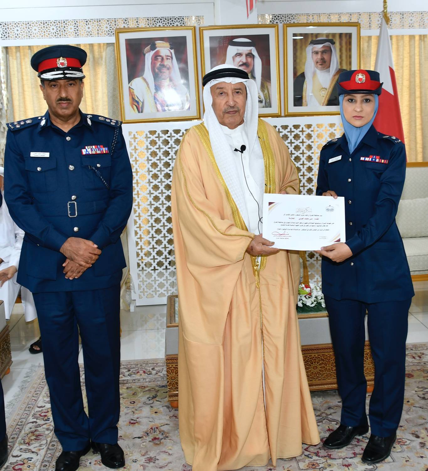 محافظ المحرق يثمّن جهود مديرية شرطة المحافظة ويكرّم عدداً من منتسبيها