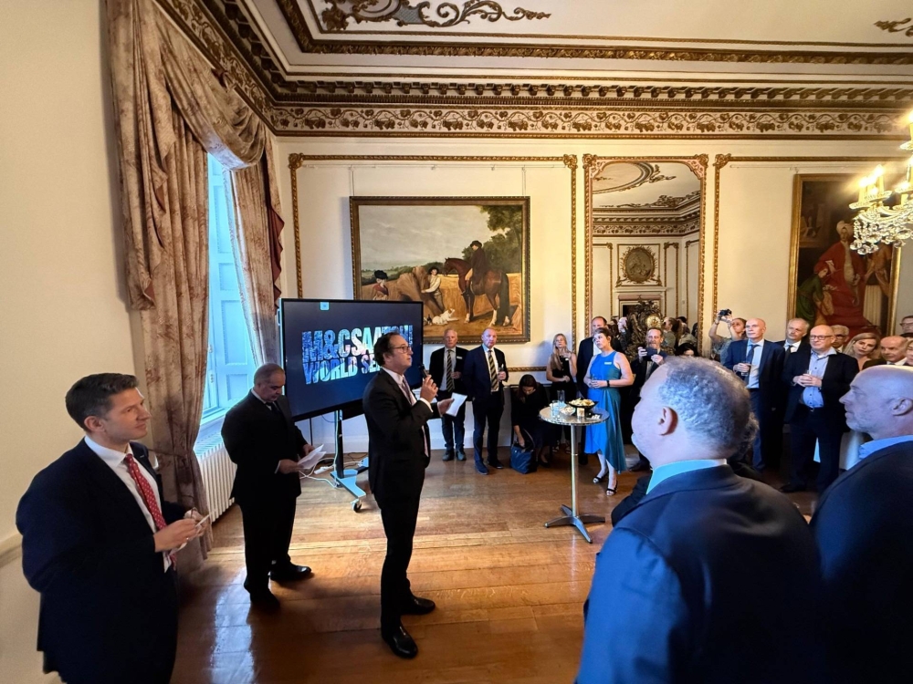 عميد السلك الدبلوماسي العربي يلقي كلمة ترحيبية بحفل استقبال السفراء في بريطانيا