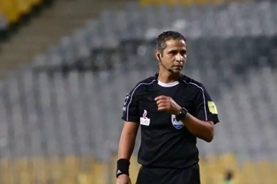 الحكم المصري محمود عاشور يظهر في مباراة إنتر ميلان وفلومينينسي