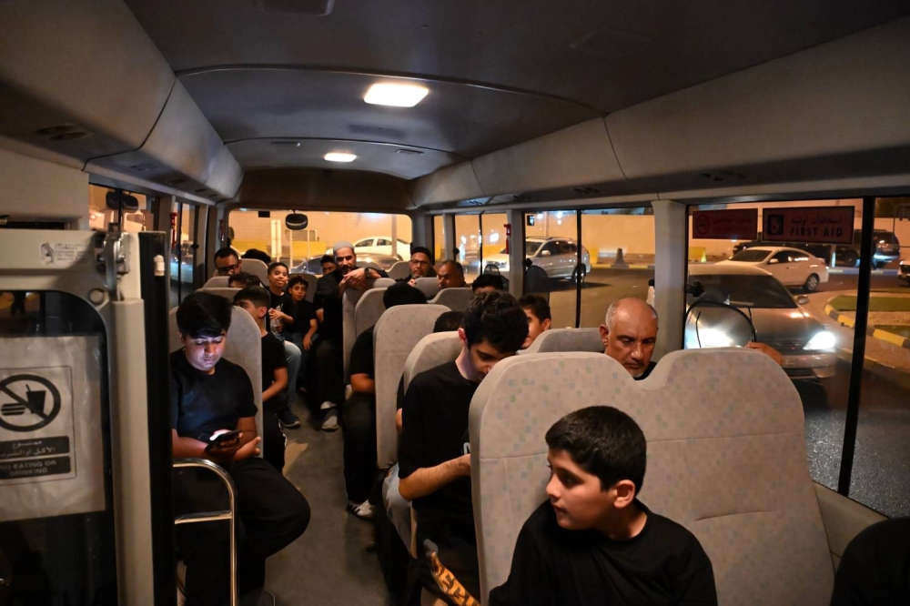 رئيس الأوقاف الجعفرية يدشن مشروع خدمات نقل المعزين لموسم عاشوراء