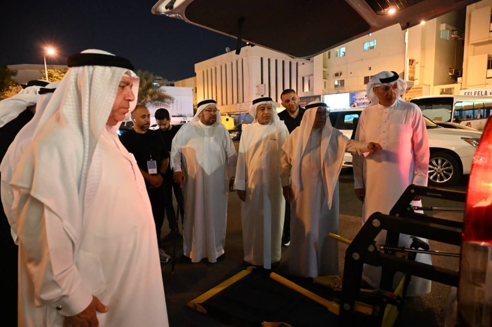 رئيس الأوقاف الجعفرية يدشن مشروع خدمات نقل المعزين لموسم عاشوراء