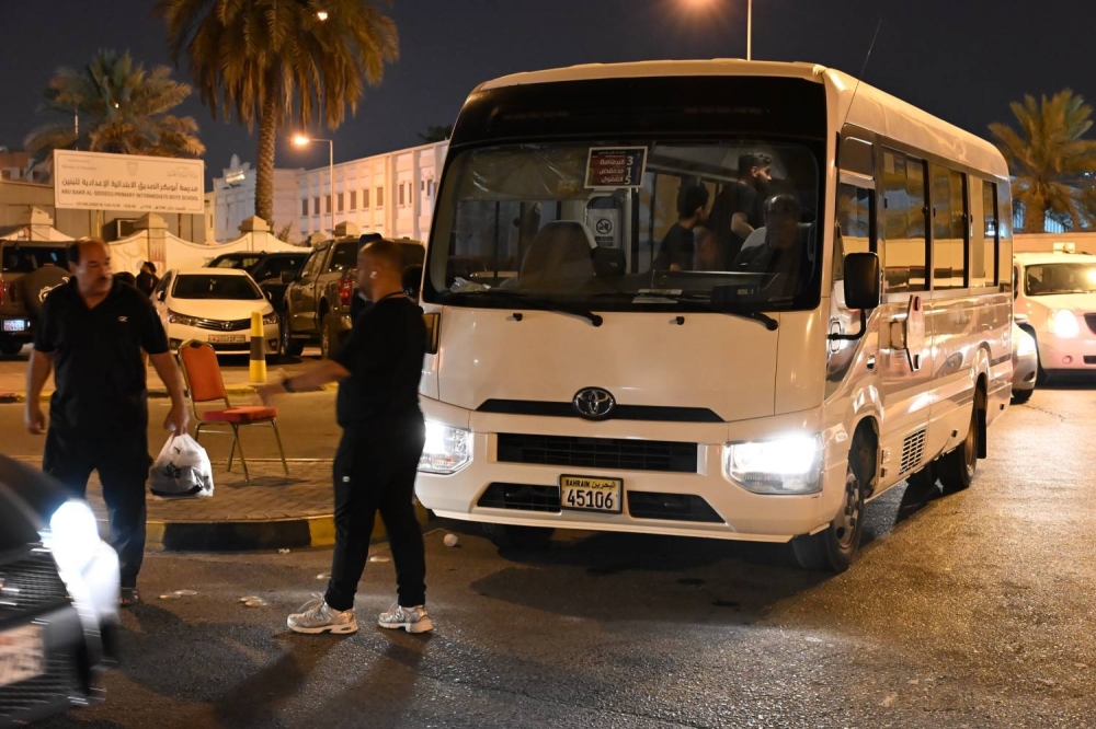 رئيس الأوقاف الجعفرية يدشن مشروع خدمات نقل المعزين لموسم عاشوراء