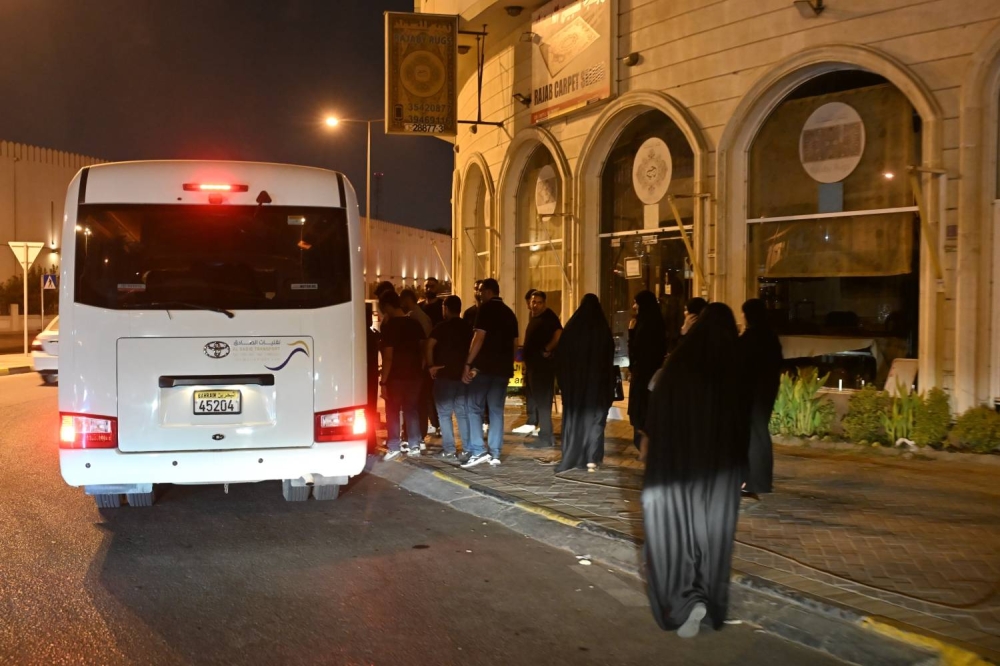 رئيس الأوقاف الجعفرية يدشن مشروع خدمات نقل المعزين لموسم عاشوراء