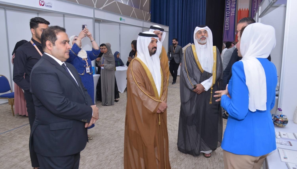 وكيل وزارة العمل يفتتح فعالية "يوم المهن" بالجامعة الخليجية