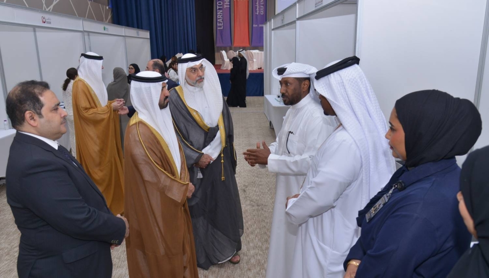 وكيل وزارة العمل يفتتح فعالية "يوم المهن" بالجامعة الخليجية