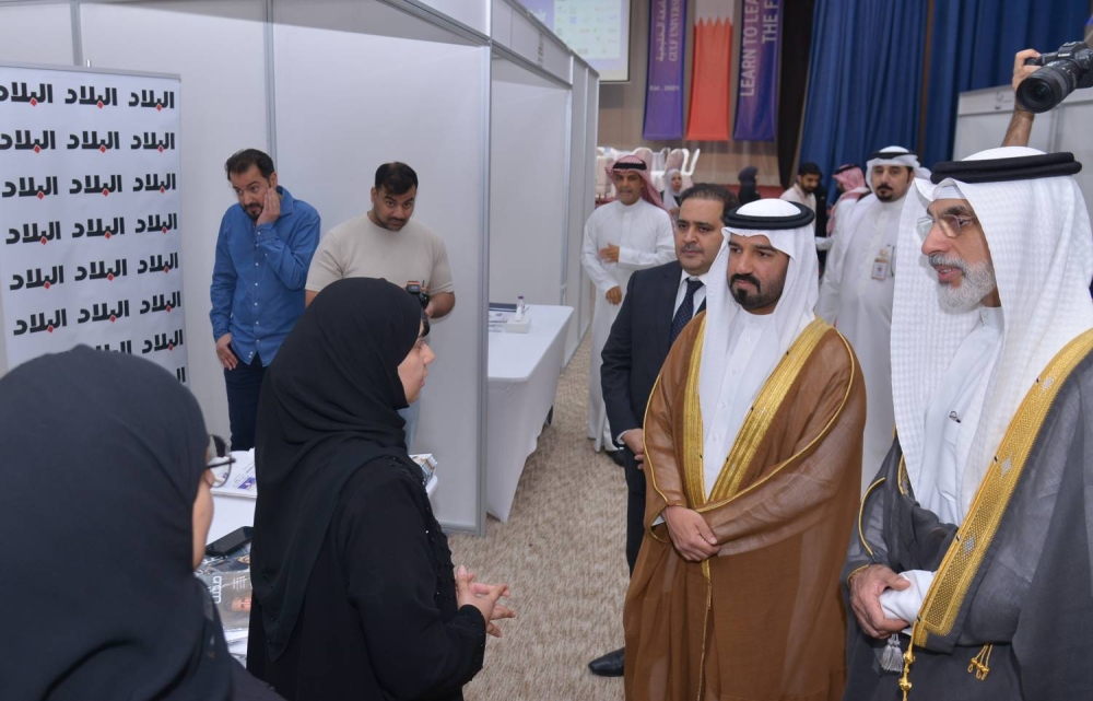 وكيل وزارة العمل يفتتح فعالية "يوم المهن" بالجامعة الخليجية