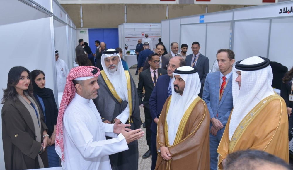 وكيل وزارة العمل يفتتح فعالية "يوم المهن" بالجامعة الخليجية