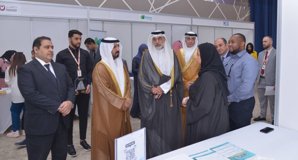 وكيل وزارة العمل يفتتح فعالية "يوم المهن" بالجامعة الخليجية