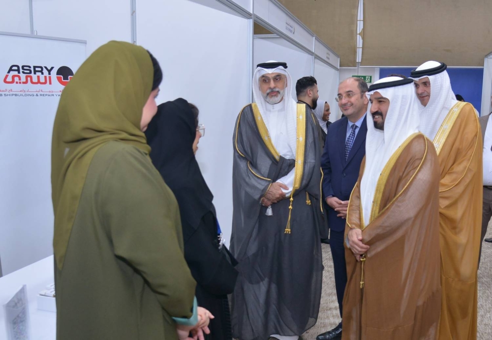 وكيل وزارة العمل يفتتح فعالية "يوم المهن" بالجامعة الخليجية