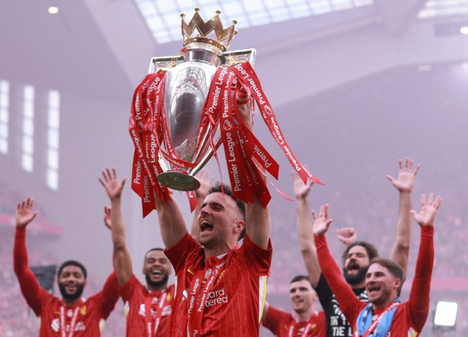 "السيلفي الأخير".. صلاح يودع جوتا بصورة وذكرى لا تُنسى.. صور