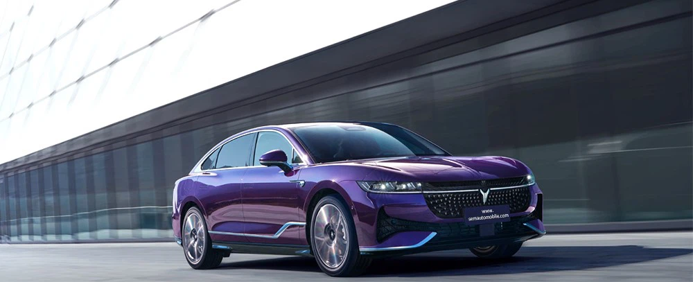 فوياه باشن 2025 سيارة سيدان كهربائية فاخرة تجمع الأداء والتكنولوجيا