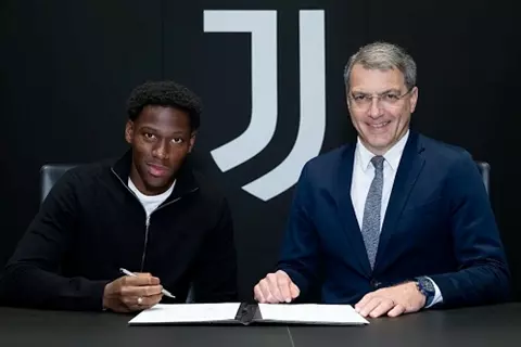 رسمياً.. يوفنتوس يضم الكندي جوناثان ديفيد حتى 2030
