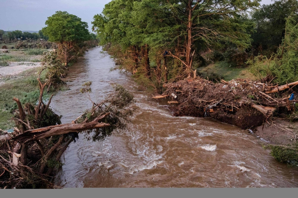 فيضانات تكساس.. الحصيلة ترتفع إلى 50 قتيلاً بينهم 15 طفلاً