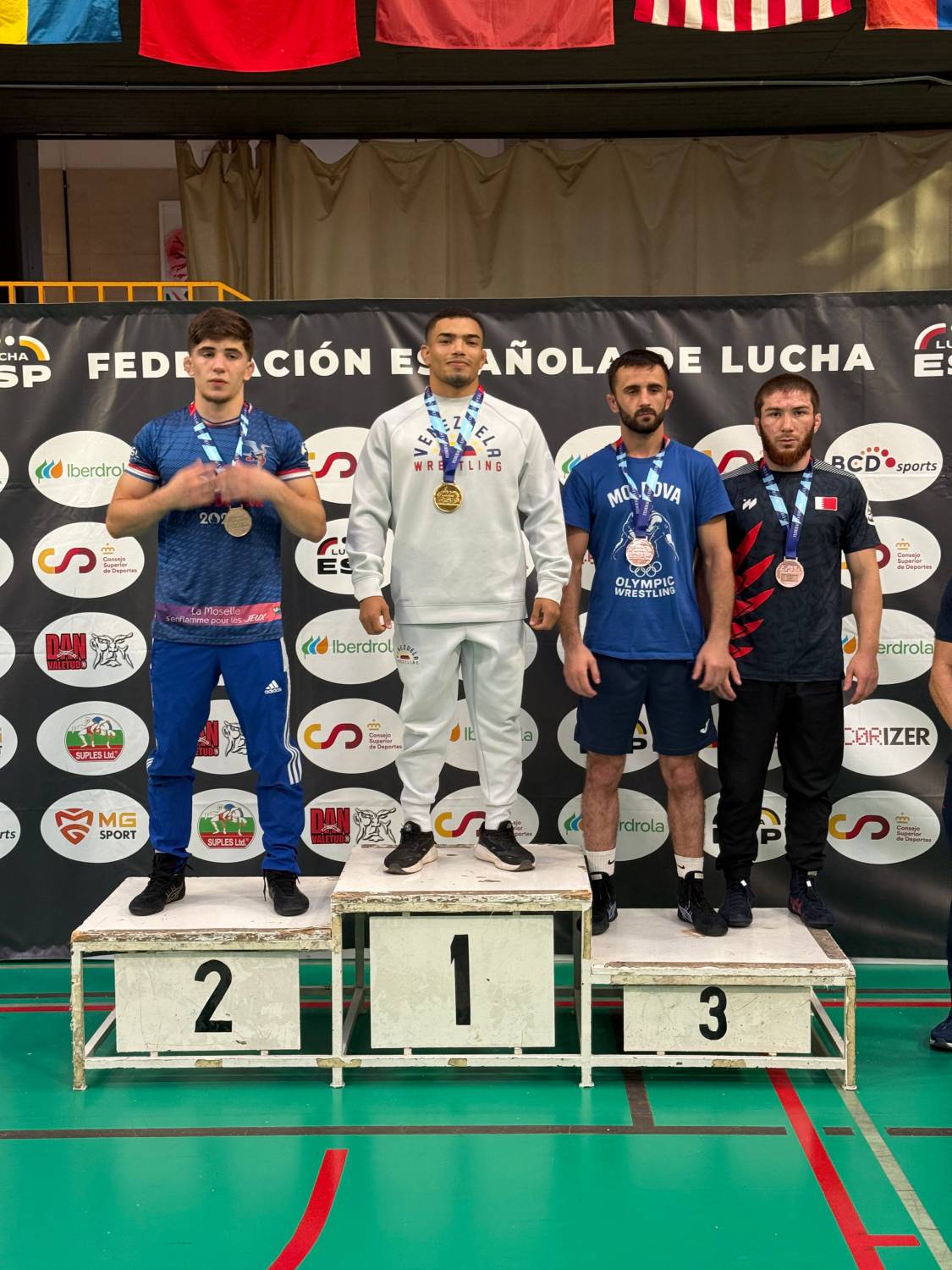 سلمان بن محمد يهنئ بفوز منتخب المصارعة بالمركز الأول في بطولة إسبانيا الدولية