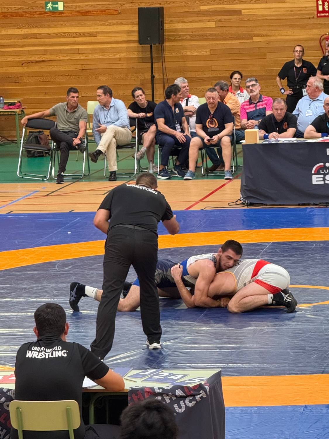 سلمان بن محمد يهنئ بفوز منتخب المصارعة بالمركز الأول في بطولة إسبانيا الدولية