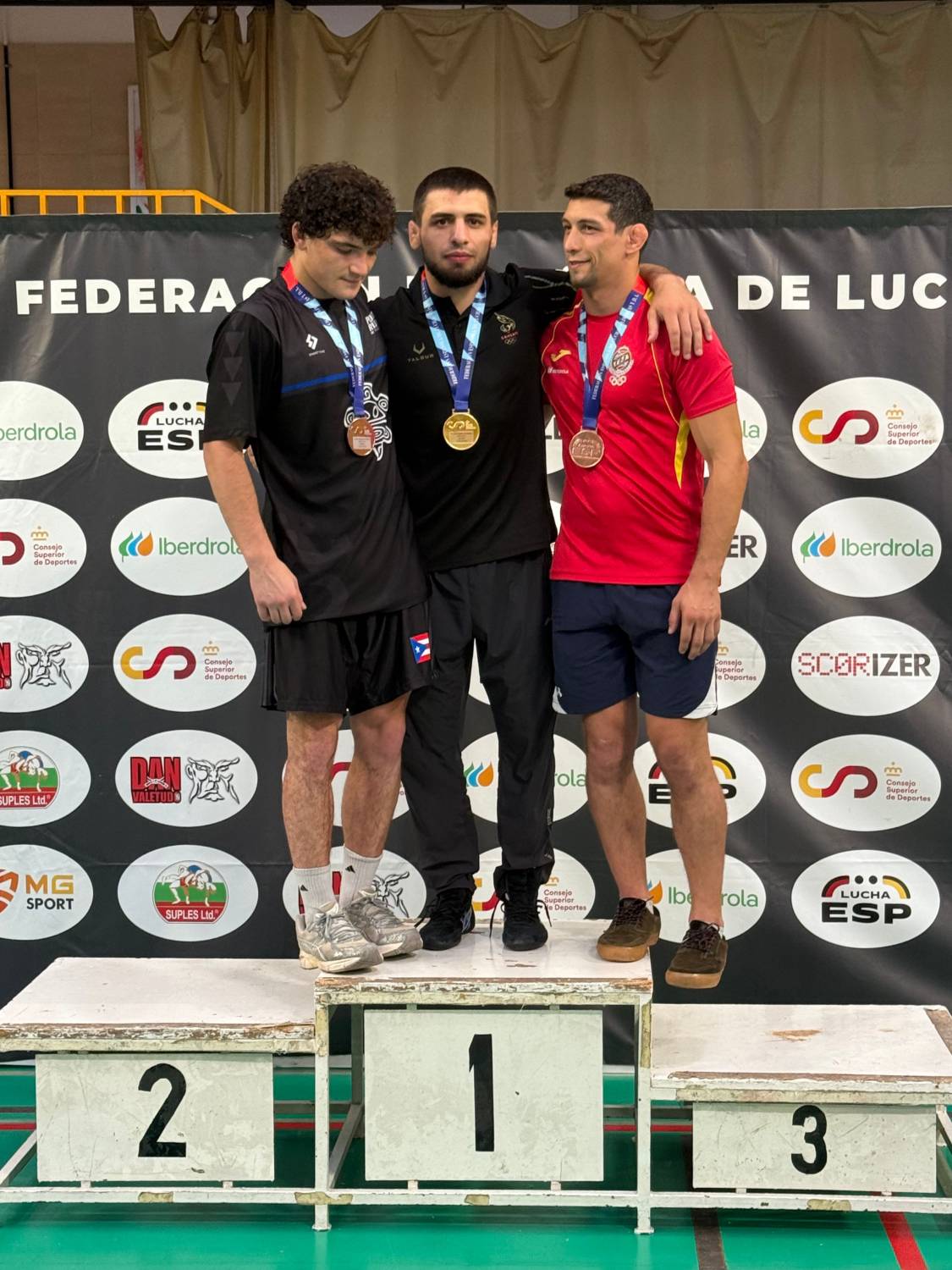 سلمان بن محمد يهنئ بفوز منتخب المصارعة بالمركز الأول في بطولة إسبانيا الدولية