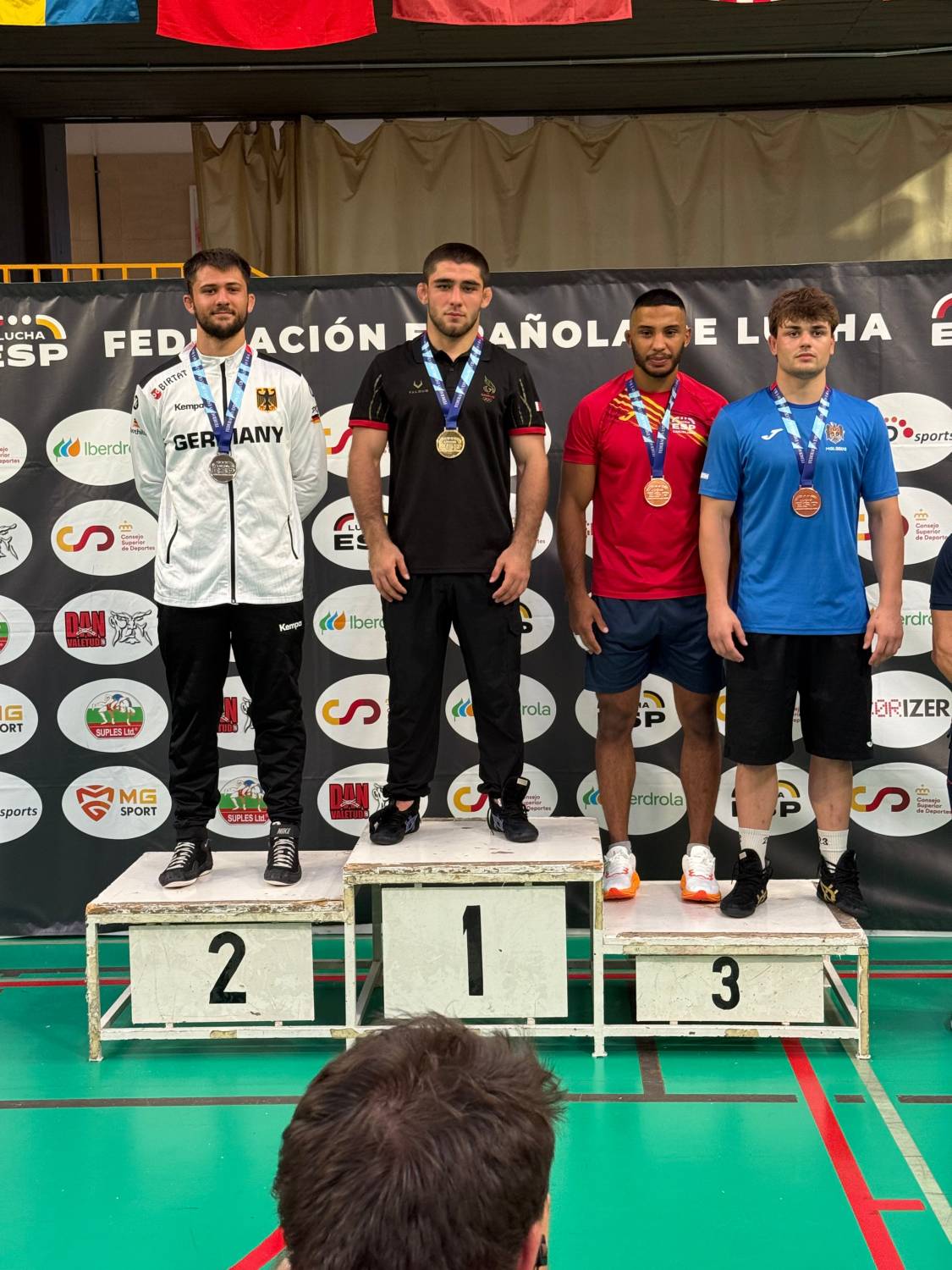 سلمان بن محمد يهنئ بفوز منتخب المصارعة بالمركز الأول في بطولة إسبانيا الدولية