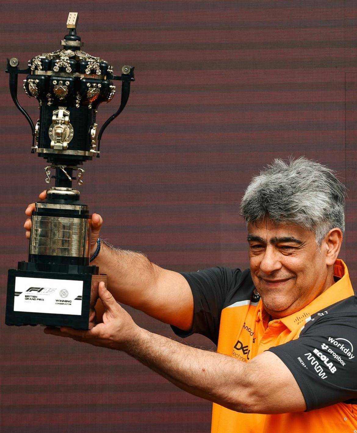 ماكلارين باغتت منافسيها مع تقلبات الجو.. وتواصل طريقها نحو اللقب