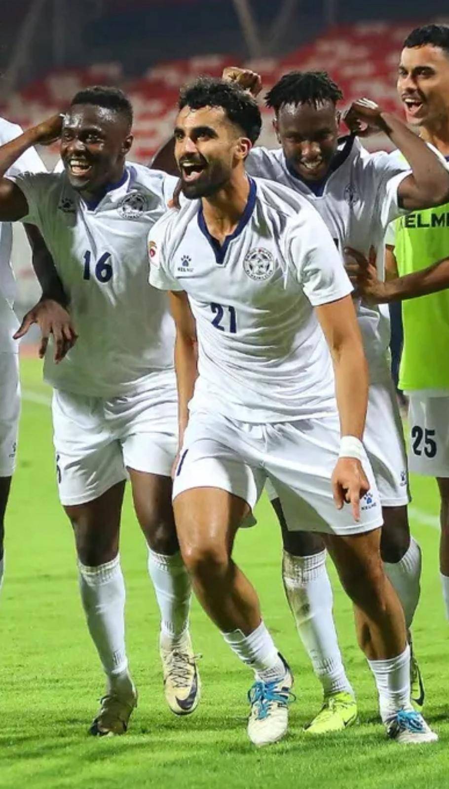 سترة يرغب في التعاقد مع عمر صابر