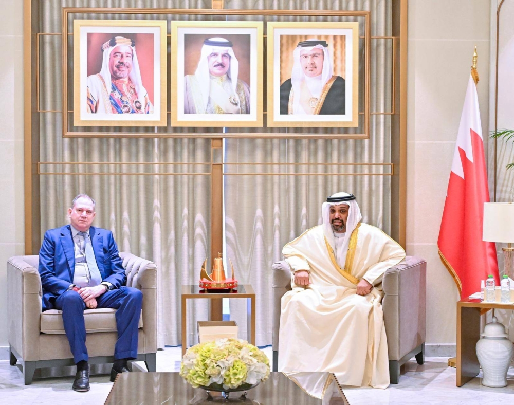 وزير المالية يؤكد على ما يجمع البحرين والجمهورية الإيطالية من علاقات ثنائية وثيقة تمتاز بتطورها ونموها المستمر في مختلف المجالات