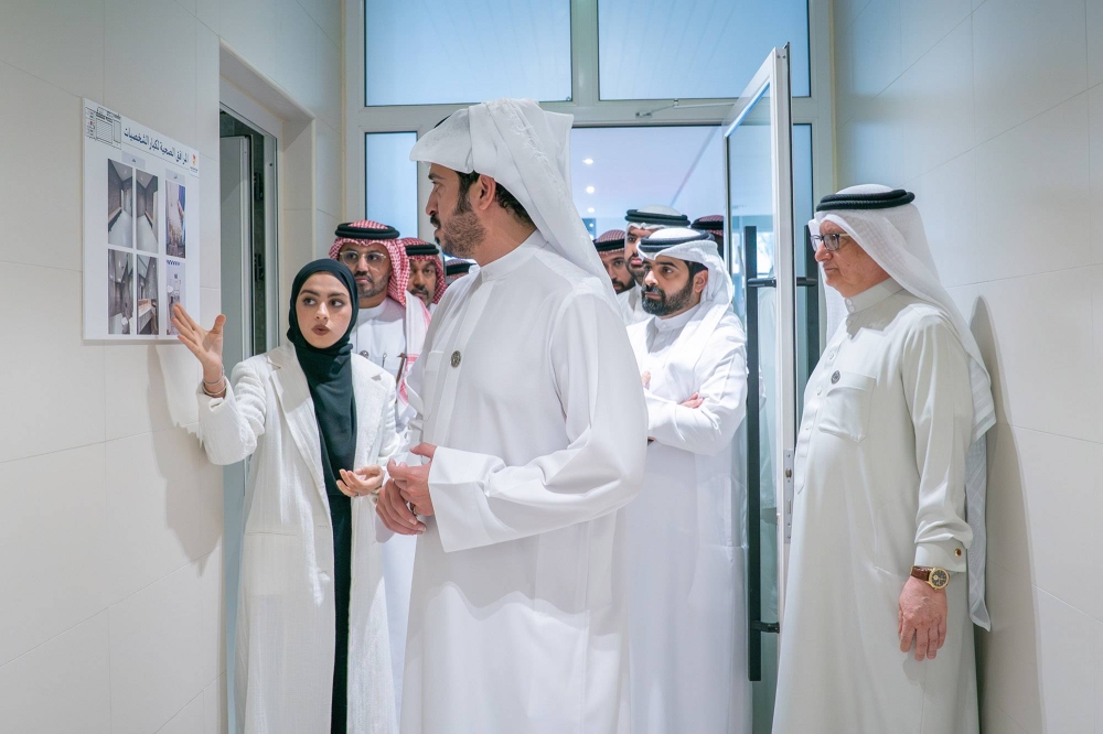 خالد بن حمد يتفقد مسبح مدينة خليفة الرياضية بعد اكتمال أعمال الصيانة