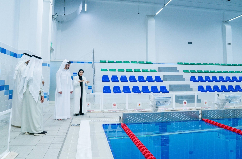 خالد بن حمد يتفقد مسبح مدينة خليفة الرياضية بعد اكتمال أعمال الصيانة