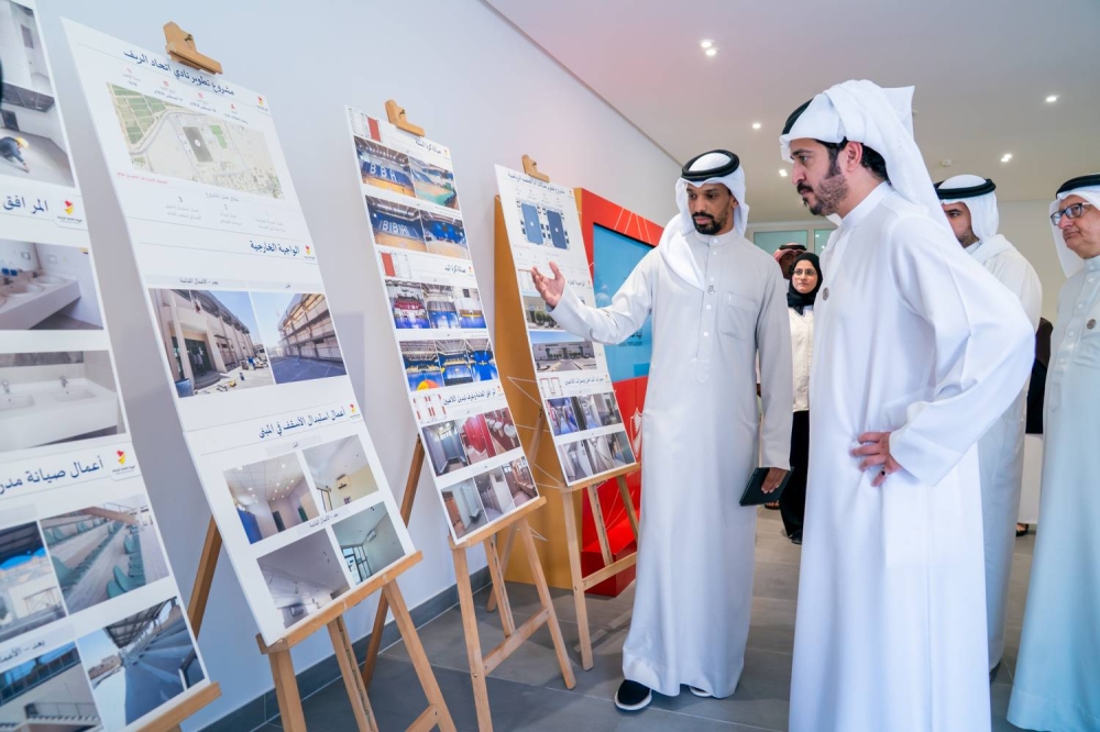 خالد بن حمد يتفقد مسبح مدينة خليفة الرياضية بعد اكتمال أعمال الصيانة