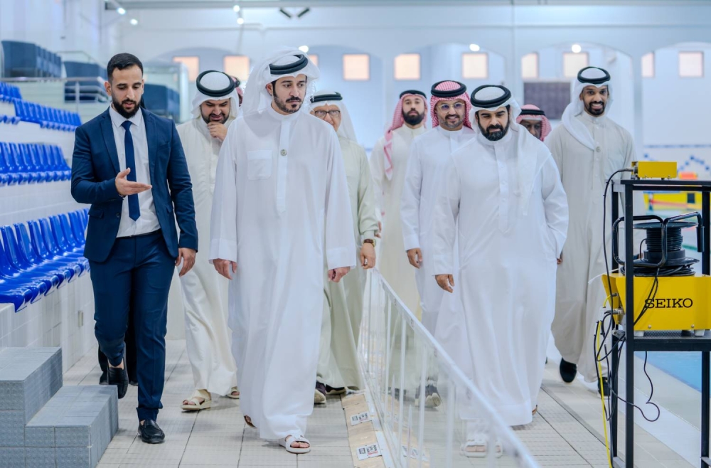 خالد بن حمد يتفقد مسبح مدينة خليفة الرياضية بعد اكتمال أعمال الصيانة