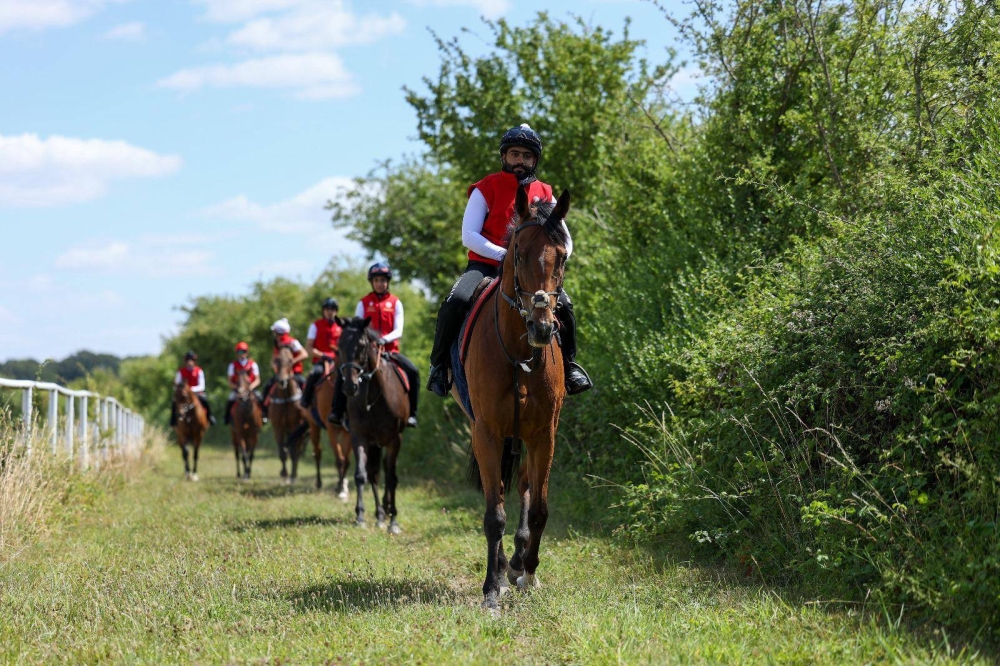 نادي راشد للفروسية يجدّد تعاونه لتأهيل وتطوير الفرسان البحرينيين
