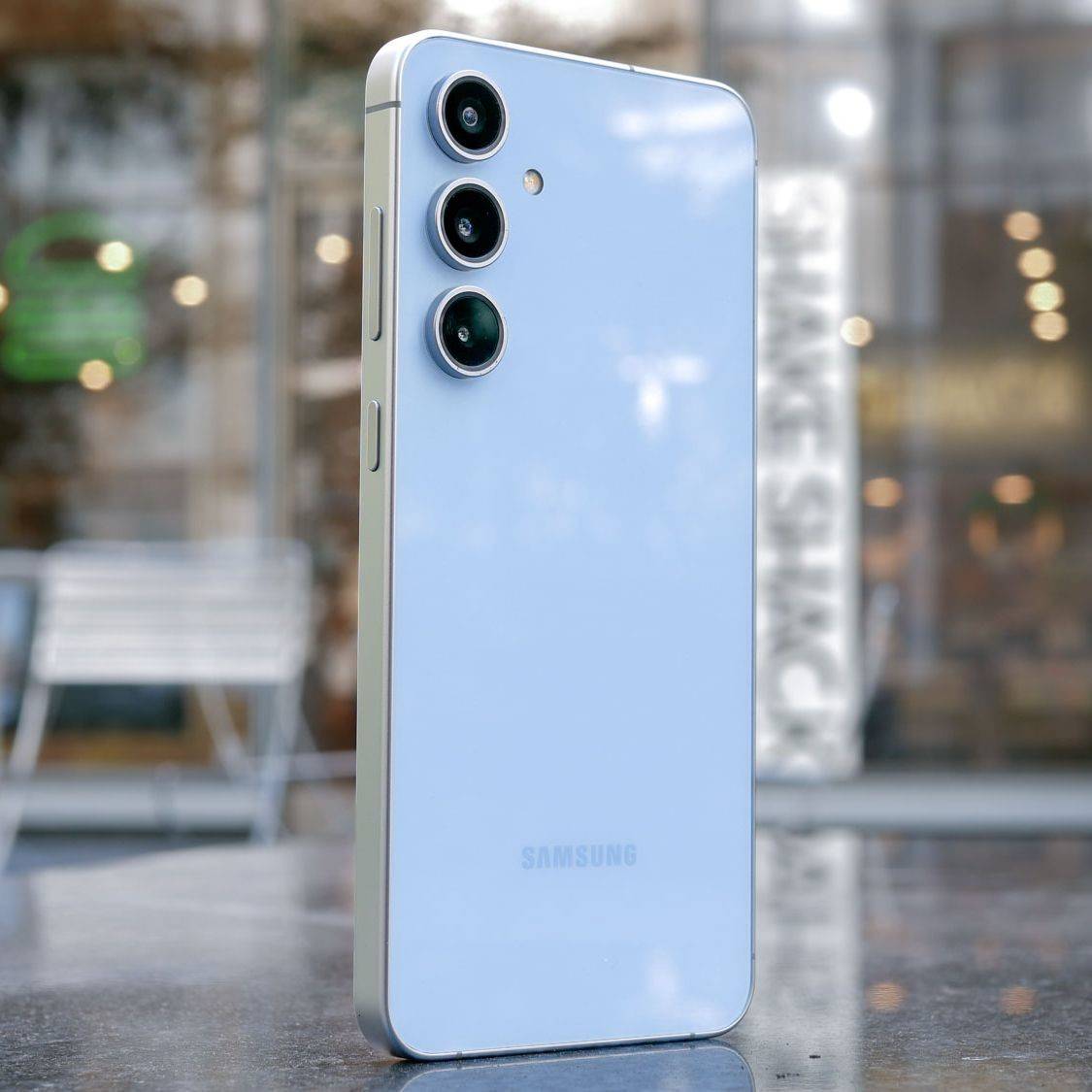 بتصميم أنحف وشاشة أوسع.. تسريب يكشف مواصفات هاتف Galaxy S25 FE الجديد