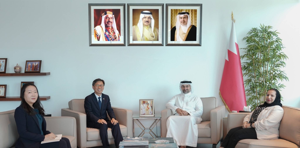 وزير الصناعة يستقبل سفير الكوري لدى البحرين