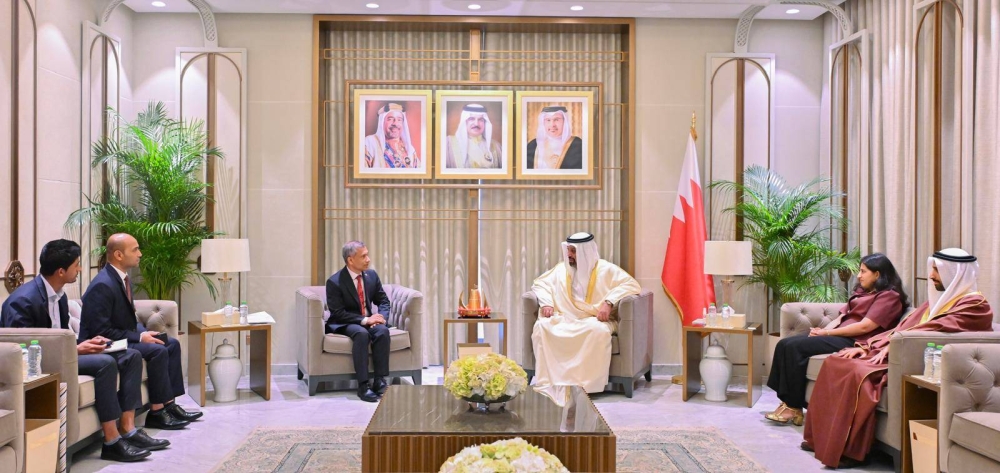 وزير المالية  يلتقي سفير بنغلاديش الشعبية لدى البحرين