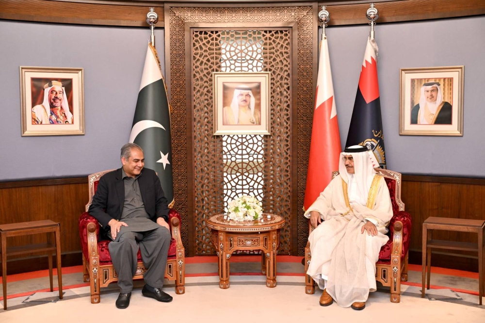 وزير الداخلية يشيد بالتعاون والتنسيق الأمني  المتميز بين البحرين وباكستان