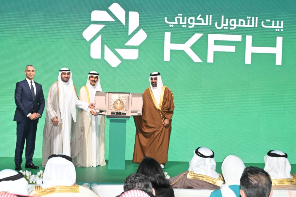 "البنك الأهلي المتحد" يُعلن عن هويته الجديدة تحت اسم "بيت التمويل الكويتي"