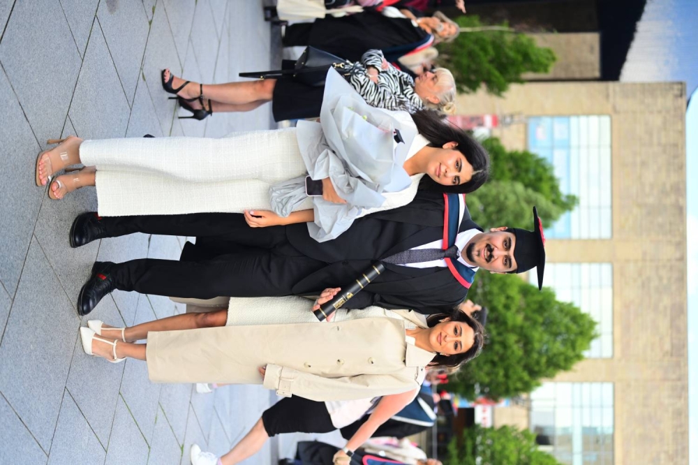 &lrm;تخرج طلاب الجامعه البريطانيه في البحرين من حفل تخرج جامعه سالفورد في مانشستر