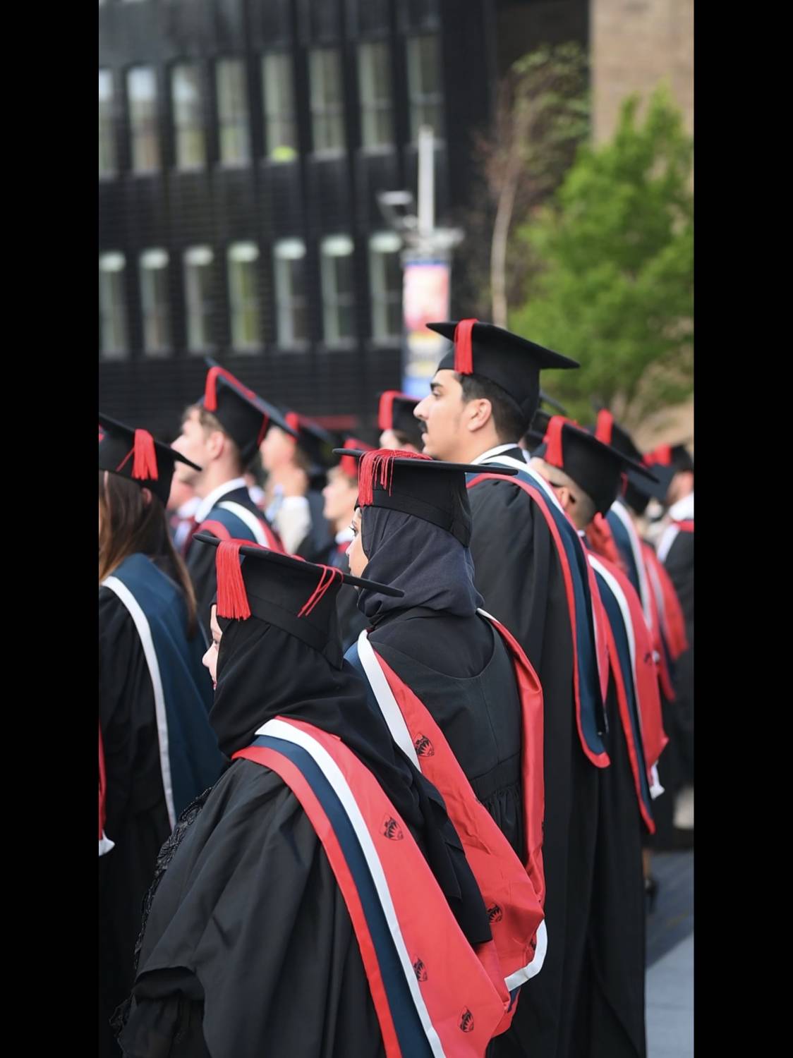 &lrm;تخرج طلاب الجامعه البريطانيه في البحرين من حفل تخرج جامعه سالفورد في مانشستر