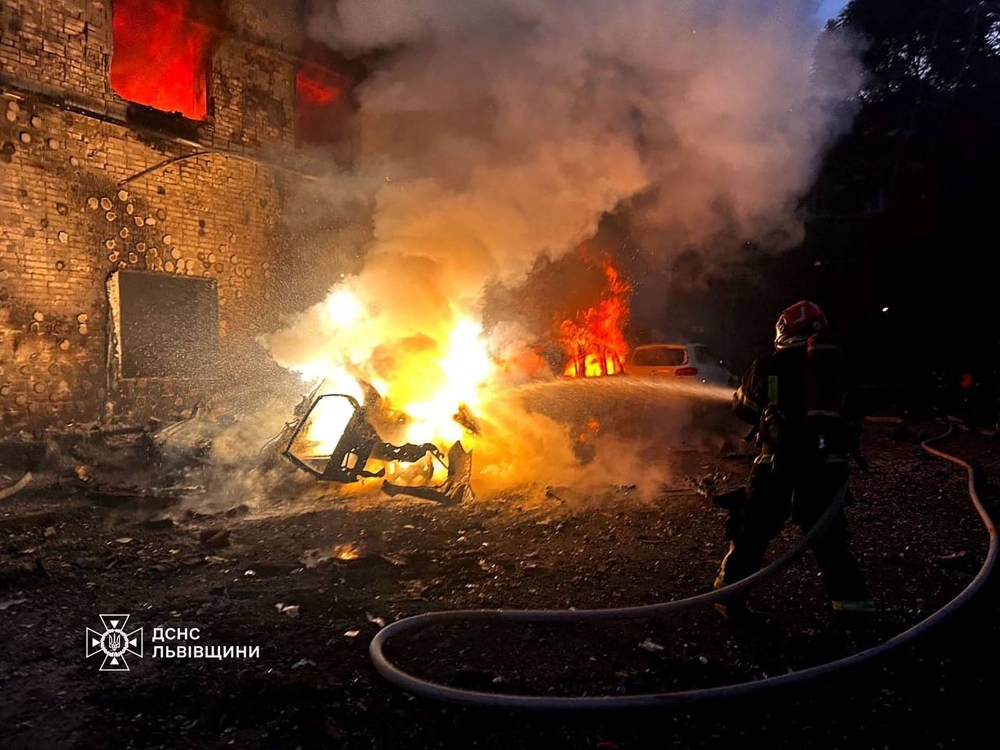 روسيا تشن هجمات على غرب أوكرانيا بطائرات مسيرة وصواريخ