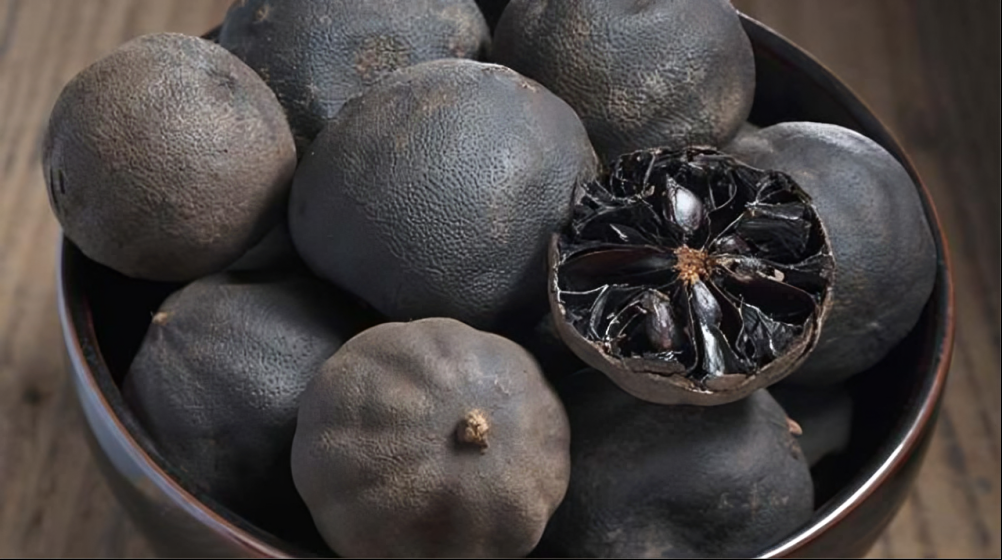 أبرزها تهدئة الأعصاب.. فوائد تناول الليمون الأسود قبل النوم