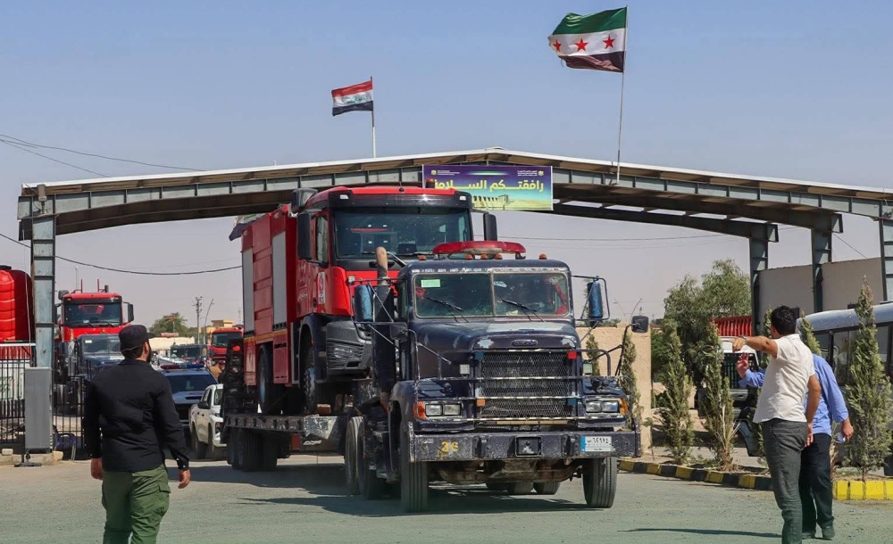 وصول قافلة عراقية إلى ريف اللاذقية تضم 10 صهاريج مياه و10 ملاحق لدعم إخماد الحرائق