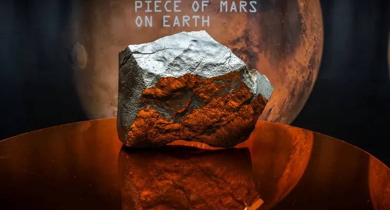 "سوذبيز" تطرح أكبر قطعة من المريخ على الأرض في مزاد علني