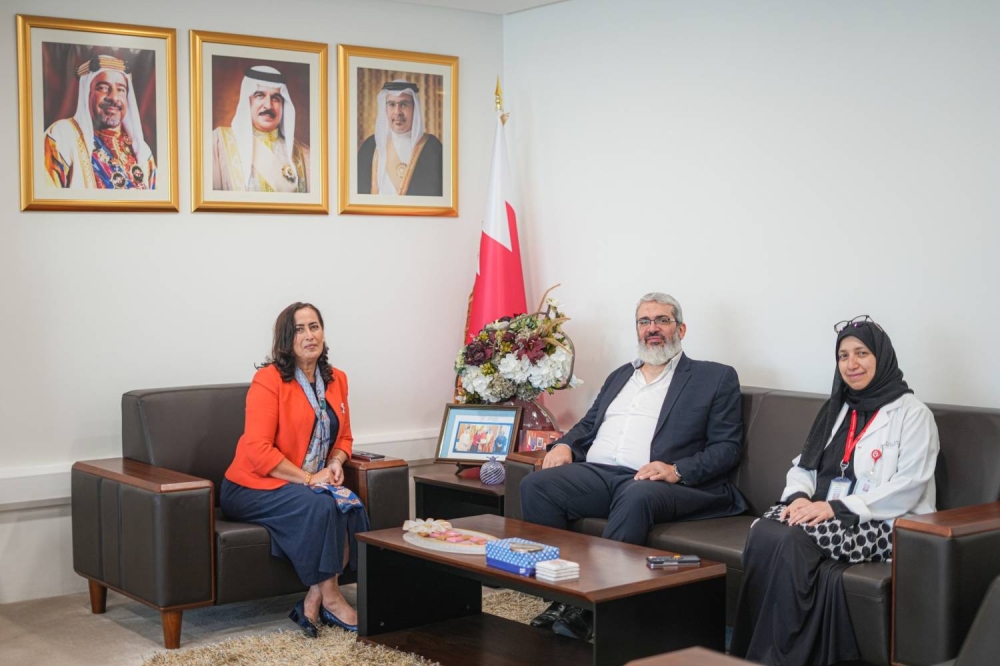 المستشفيات الحكومية تستضيف البروفيسور محمد الصواف في جراحة مناظير الأطفال