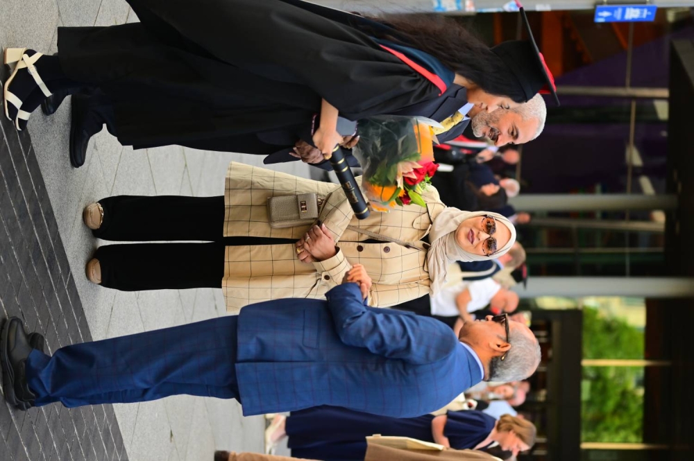 &lrm;تخرج طلاب الجامعه البريطانيه في البحرين من حفل تخرج جامعه سالفورد في مانشستر