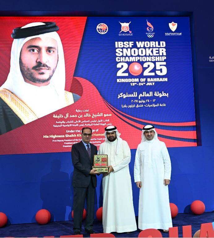 عيسى بن علي يشهد افتتاح بطولة العالم للسنوكر