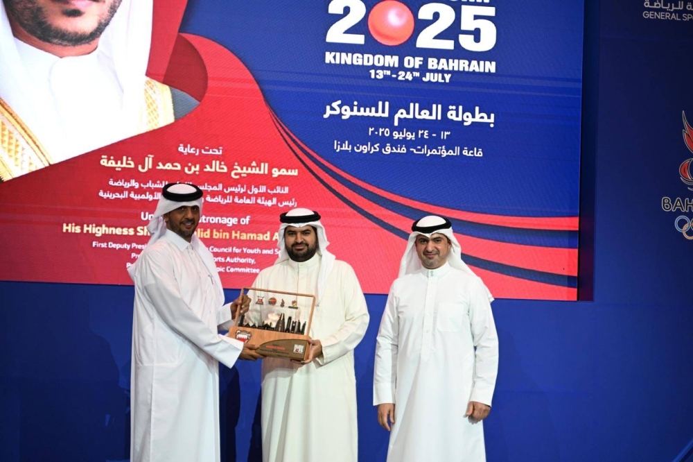 عيسى بن علي يشهد افتتاح بطولة العالم للسنوكر