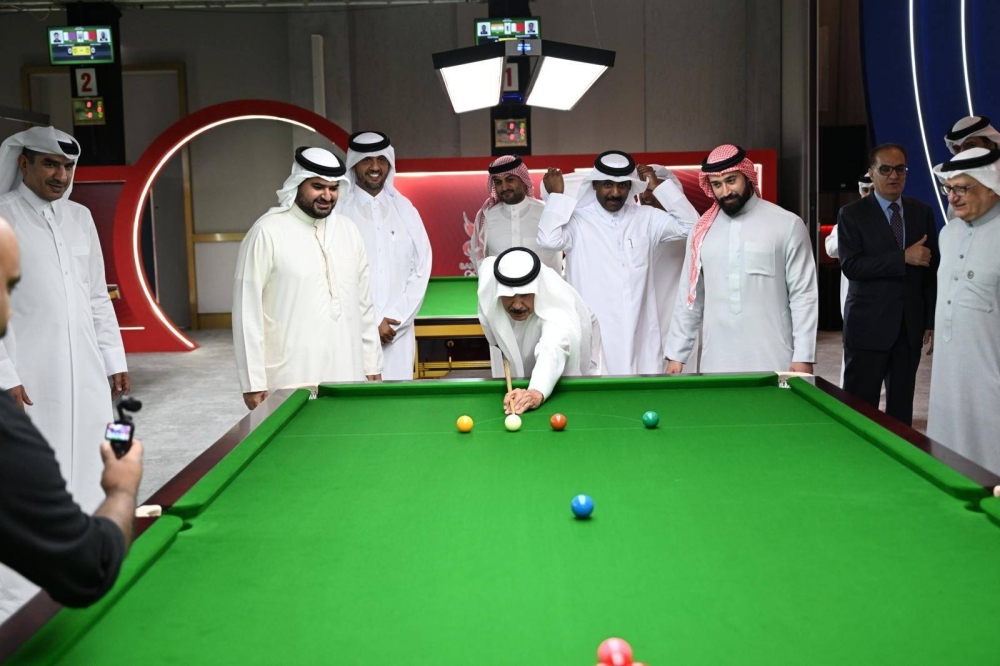 عيسى بن علي يشهد افتتاح بطولة العالم للسنوكر